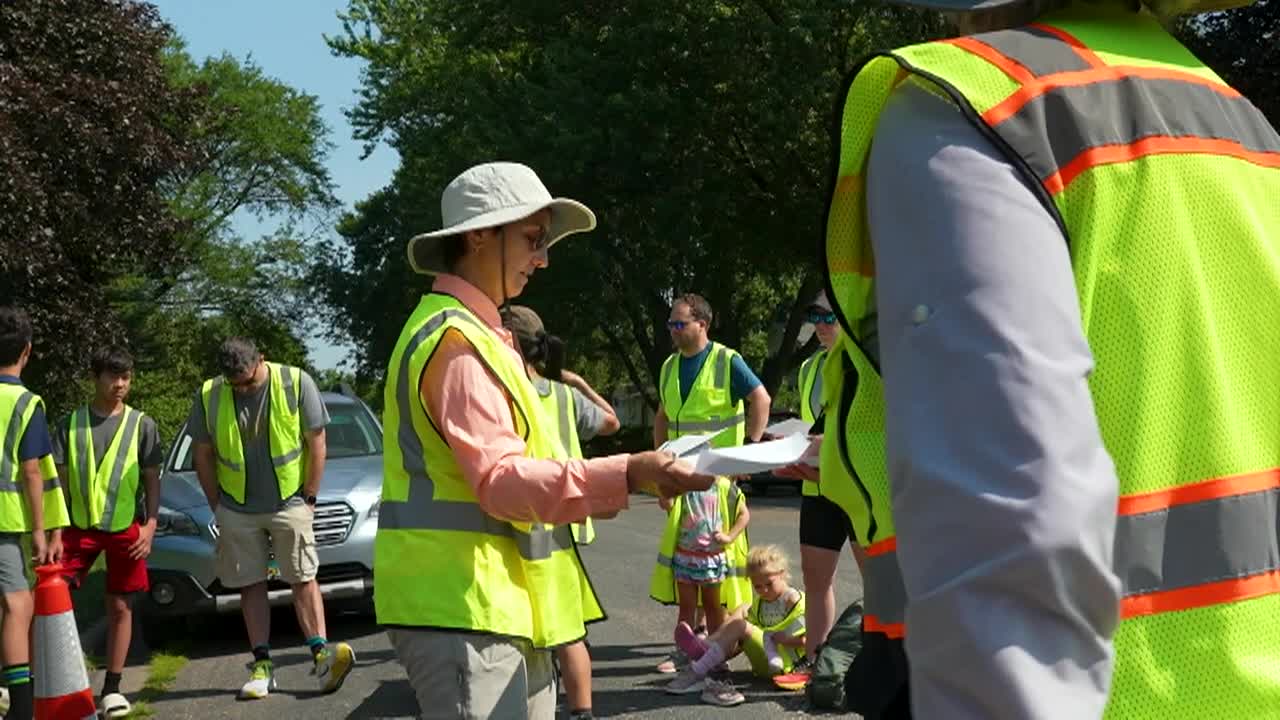 Image of people wearing reflective vests